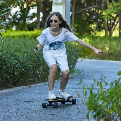 Caroma Elektro-Skateboards für Erwachsene, 350 W elektrisches Longboard mit kabelloser Fernbedienung, 12,4 MPH Höchstgeschwindigkeit, 8 Meilen maximale Reichweite, Elektro-Board für Teenager (Orange) 